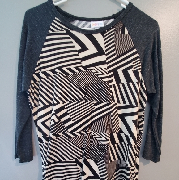 LuLaRoe Tops - Fun patterned Randy tee